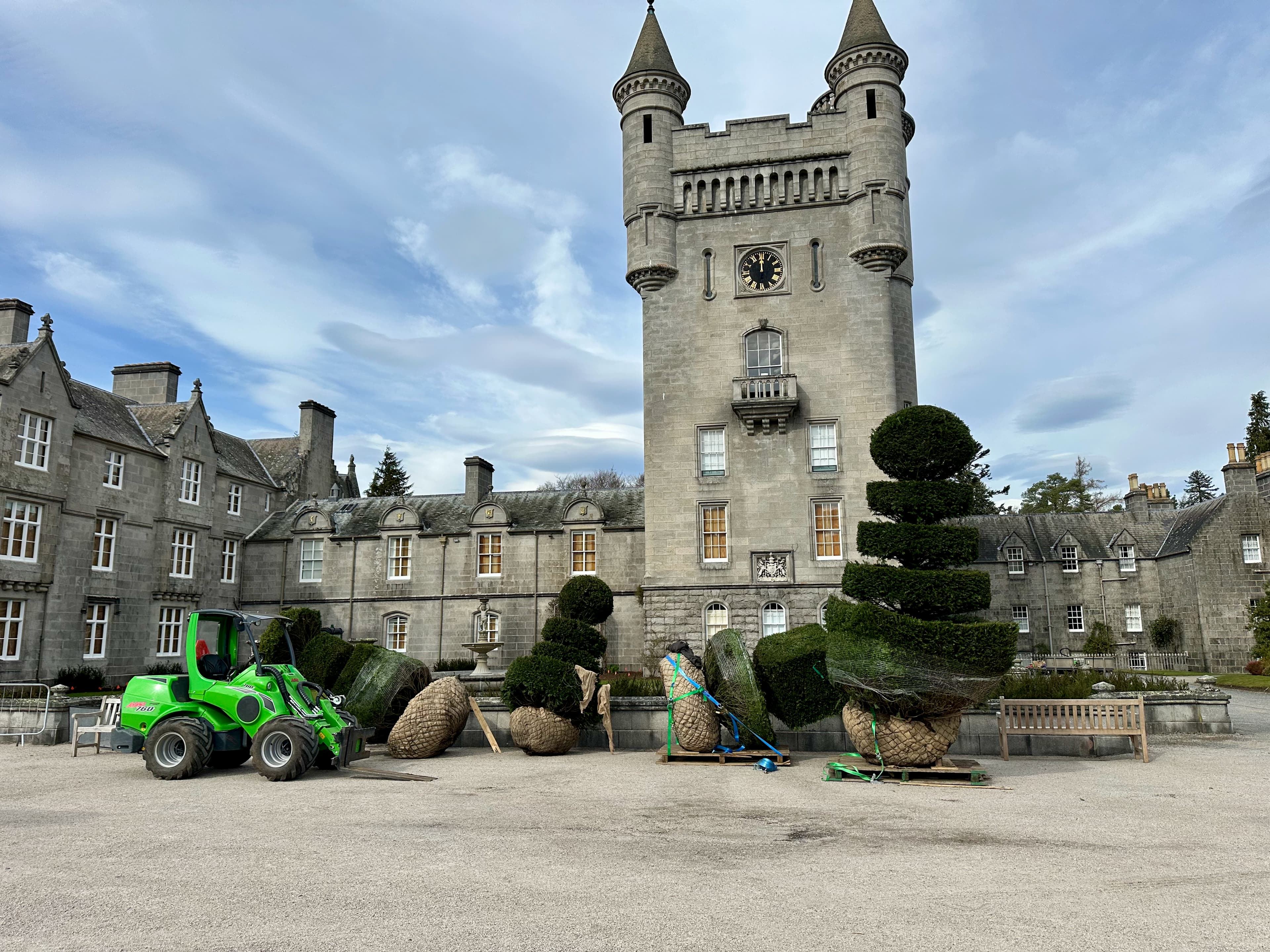 Hedgeworx working with landscape professionals